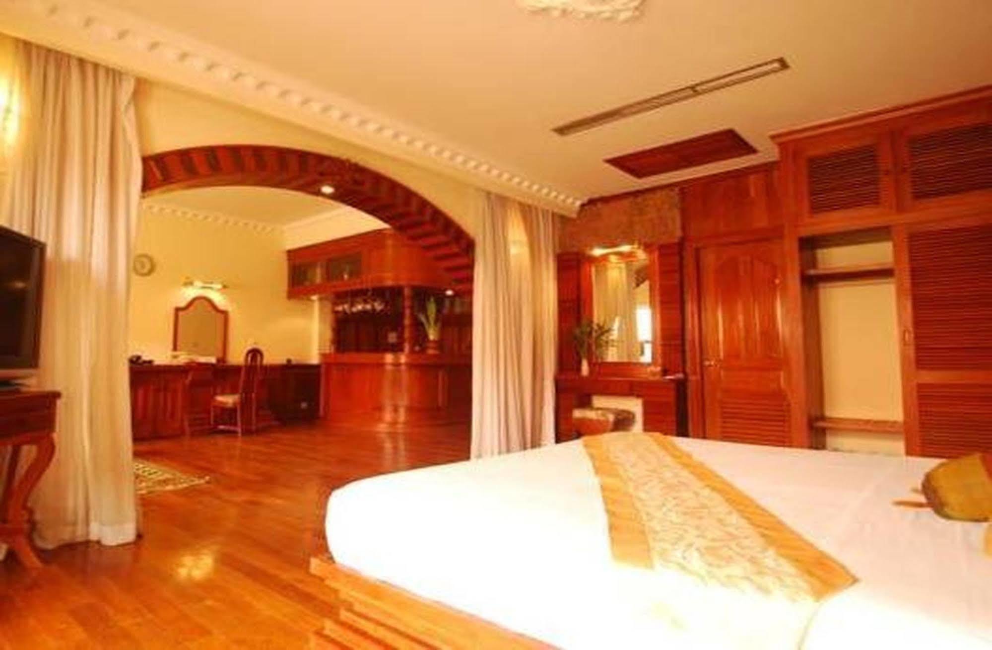 Goldiana Angkor Hotel Siem Reap Exterior foto